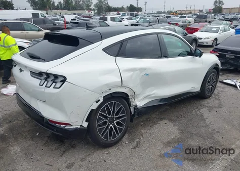 2024 Ford Mustang Mach-E Premium z USA, uszkodzony, nr VIN 3FMTK3R45RMA15372